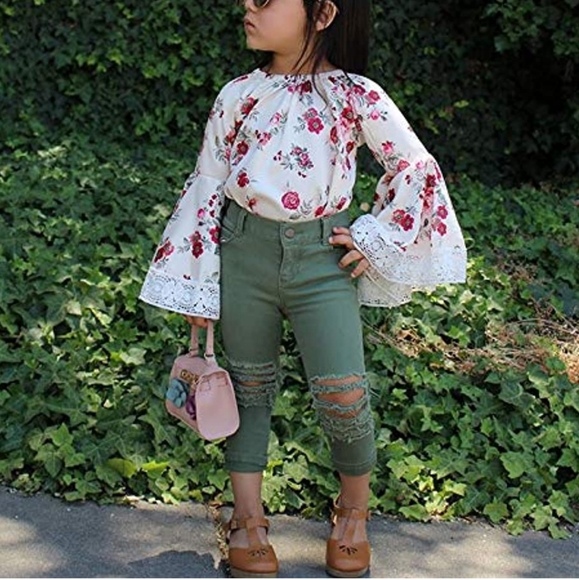 ⭐HP⭐ Floral Top & Distressed Pants Cute 2pc Outfit - Picture 6 of 7